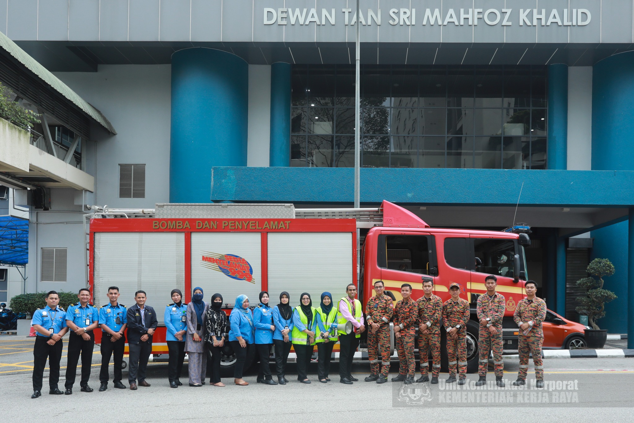 Latihan Menghadapi Kebakaran Di Kompleks KKR 