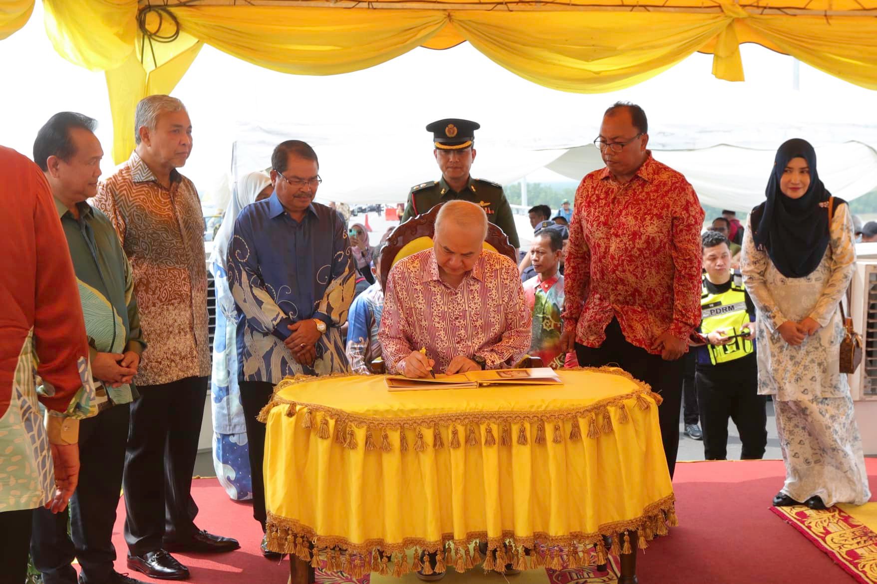 Dymm Paduka Seri Sultan Perak Darul Ridzuan Merasmikan Jambatan Sultan Nazrin Shah, Perak