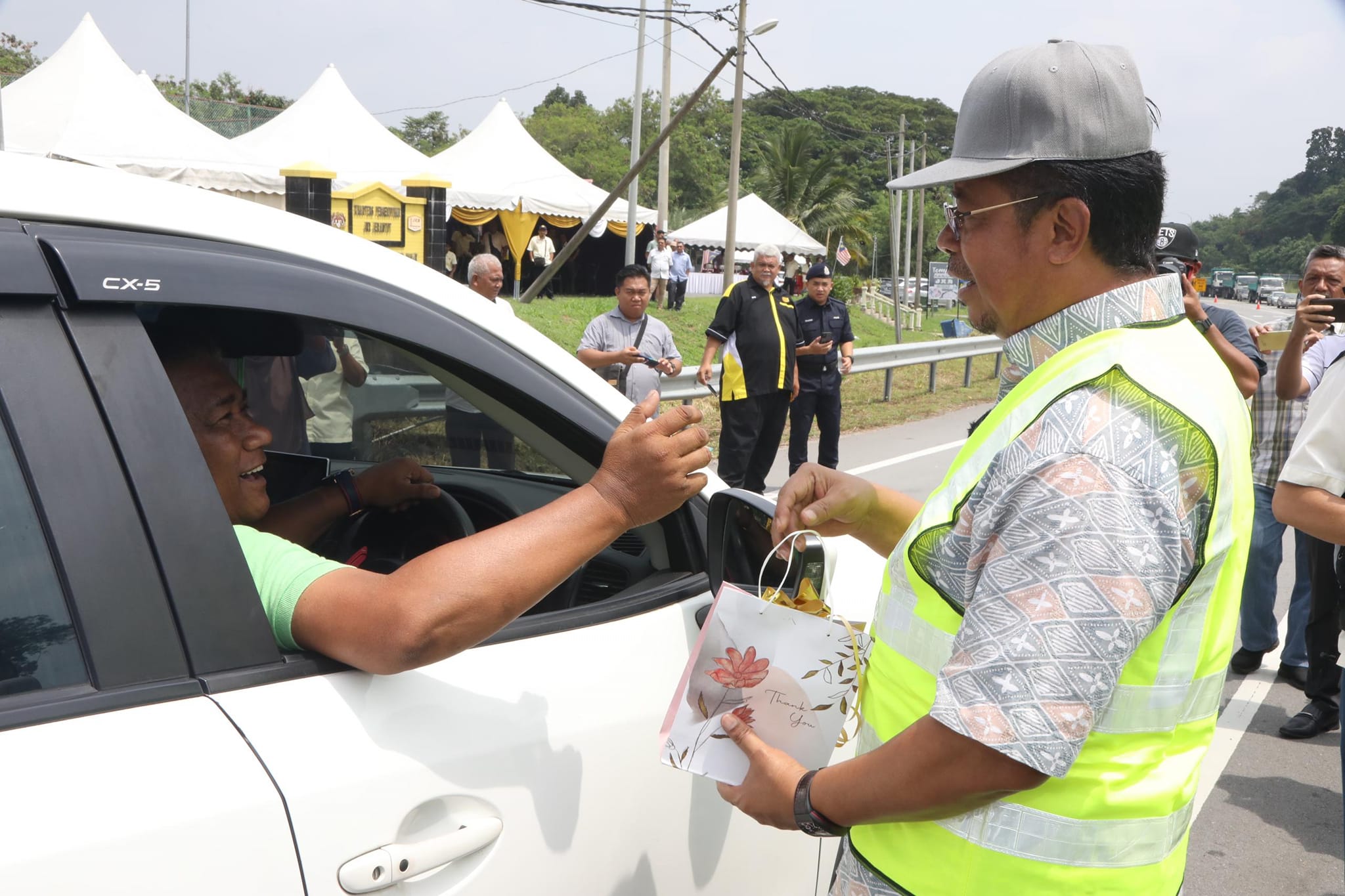 Penyerahan Projek Menaik Taraf Laluan 64 Jalan Benta - Jerantut - Maran Fasa 1 Segmen 7, Pahang