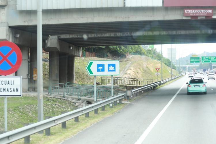 Program Penambahan Tempat Berteduh Penunggang Motosikal di Lebuh Raya