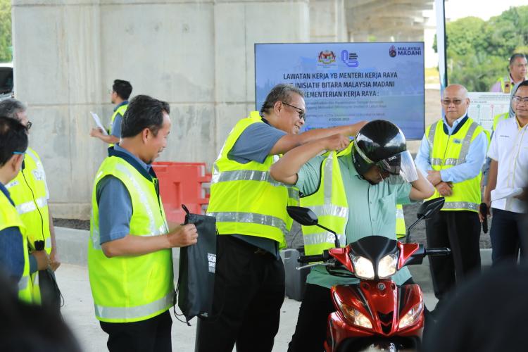Program Penambahan Tempat Berteduh Penunggang Motosikal di Lebuh Raya