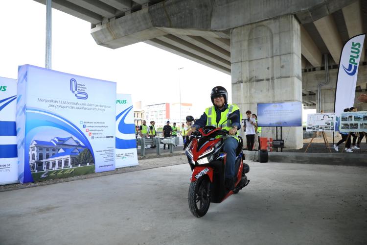 Program Penambahan Tempat Berteduh Penunggang Motosikal di Lebuh Raya