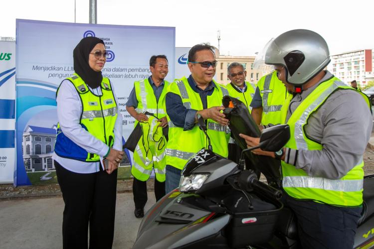 Program Penambahan Tempat Berteduh Penunggang Motosikal di Lebuh Raya
