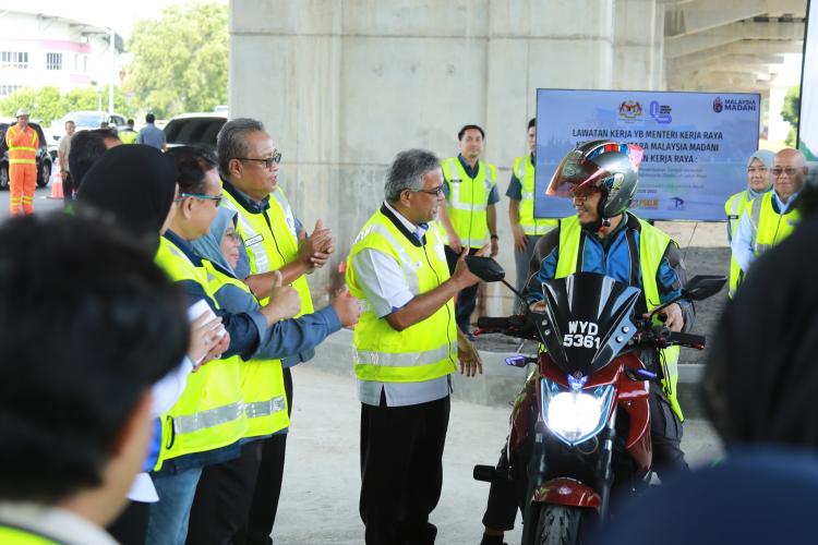 Program Penambahan Tempat Berteduh Penunggang Motosikal di Lebuh Raya