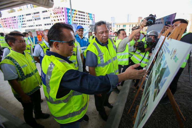 Program Penambahan Tempat Berteduh Penunggang Motosikal di Lebuh Raya